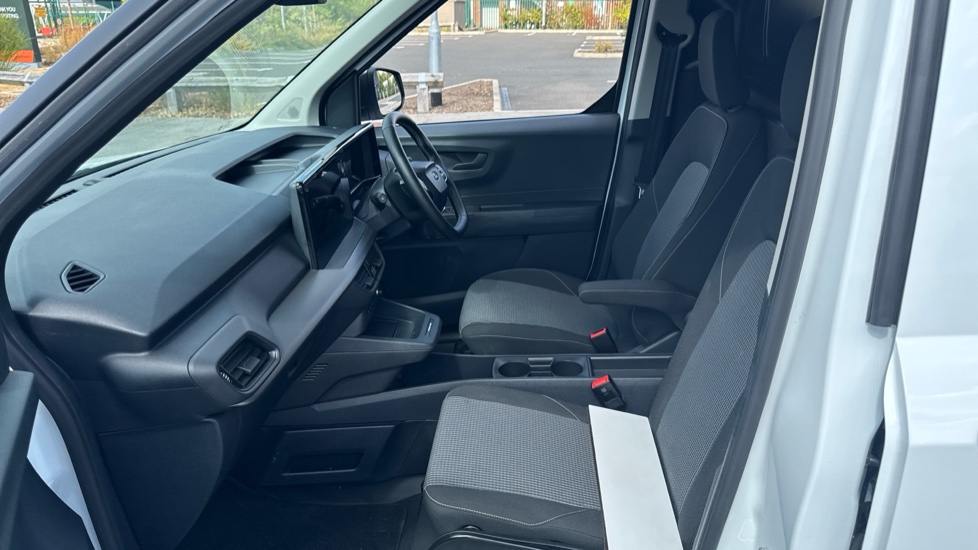 Ford Transit Courier E-Transit Courier 100kW 43kWh Trend Van Auto - Image 13