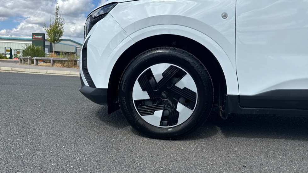 Ford Transit Courier E-Transit Courier 100kW 43kWh Trend Van Auto - Image 17