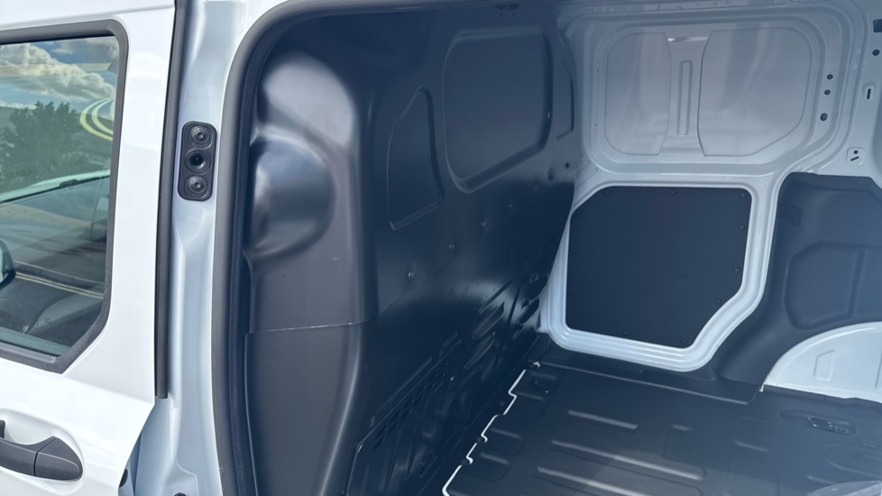 Ford Transit Courier E-Transit Courier 100kW 43kWh Trend Van Auto - Image 18