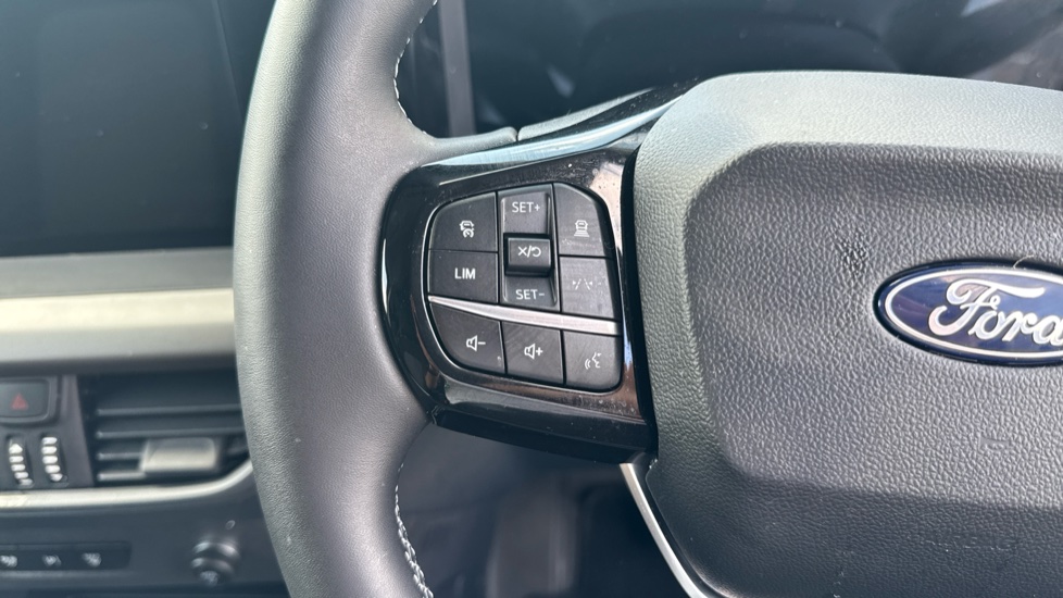 Ford Transit Courier E-Transit Courier 100kW 43kWh Trend Van Auto - Image 28