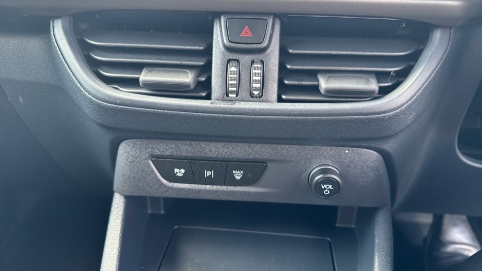 Ford Transit Courier E-Transit Courier 100kW 43kWh Trend Van Auto - Image 32