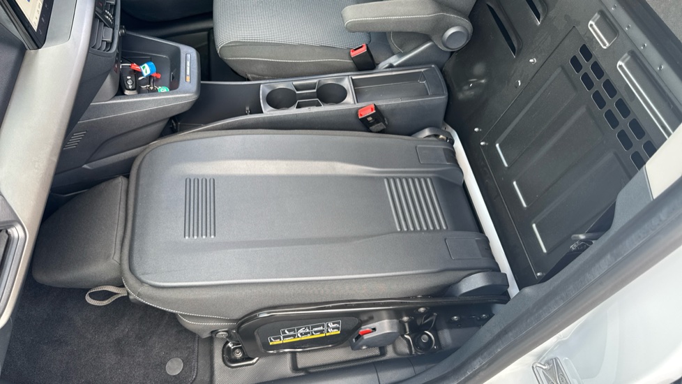 Ford Transit Courier E-Transit Courier 100kW 43kWh Trend Van Auto - Image 38