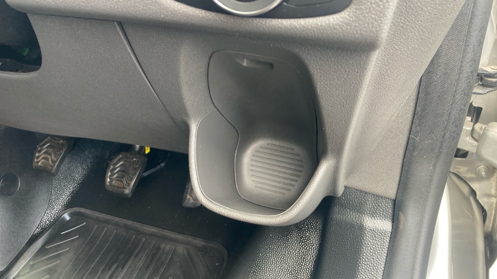 Ford Transit Custom 300 L2 Diesel Fwd 2.0 EcoBlue 130ps Low Roof Limited Van - Image 31