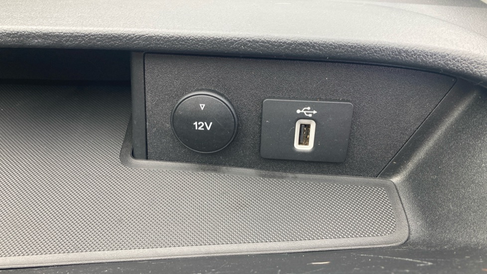 Ford Transit Custom 300 L2 Diesel Fwd 2.0 EcoBlue 130ps Low Roof Limited Van - Image 33