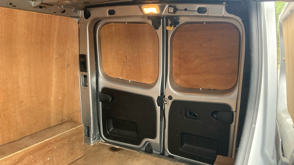 Renault Trafic Swb Diesel SL30 Blue dCi 150 Extra Sport Van - Image 14