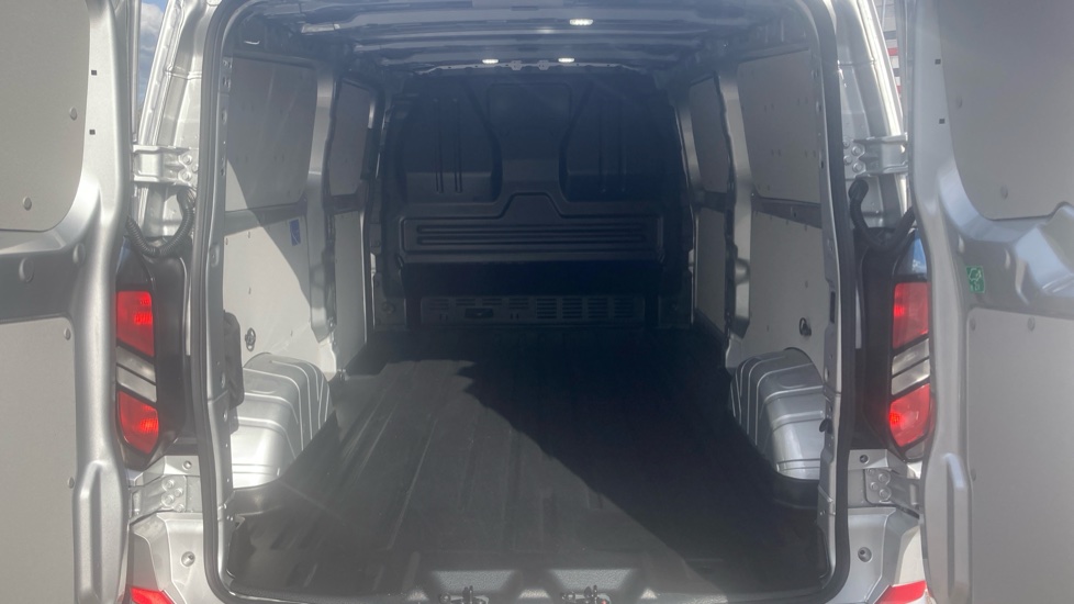 Ford Transit Custom 280 L2 Diesel Fwd 2.0 EcoBlue 136ps H1 Van Limited - Image 12