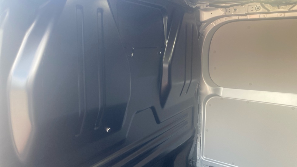 Ford Transit Custom 280 L2 Diesel Fwd 2.0 EcoBlue 136ps H1 Van Limited - Image 18