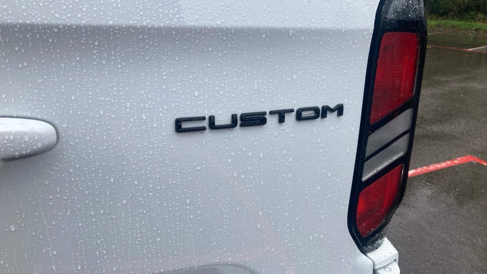 Ford Transit Custom 320 L2 Diesel Fwd 2.0 EcoBlue 136ps H1 Double Cab Van Limited - Image 28