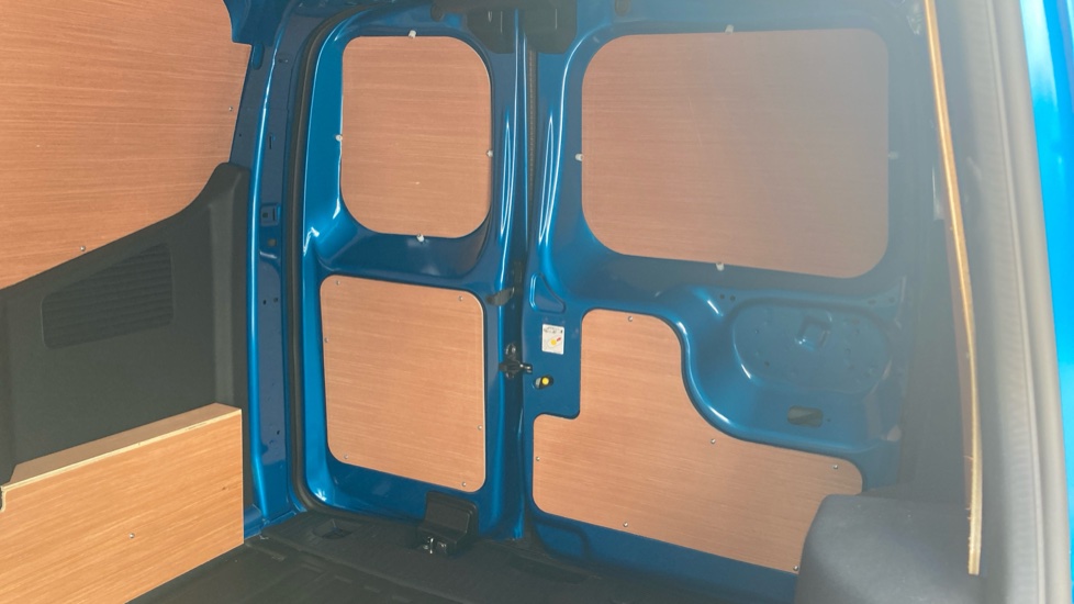 Ford Transit Courier E-Transit Courier 100kW 46kWh Limited Van Auto - Image 14