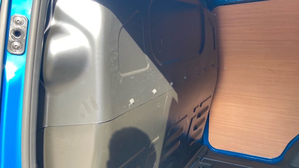 Ford Transit Courier E-Transit Courier 100kW 46kWh Limited Van Auto - Image 18