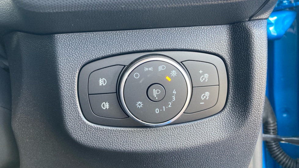 Ford Transit Courier E-Transit Courier 100kW 46kWh Limited Van Auto - Image 32