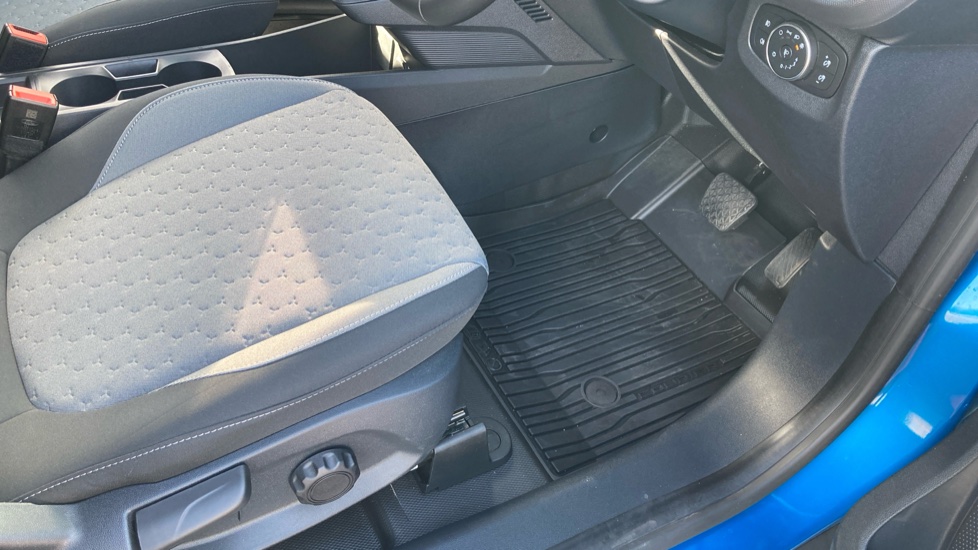 Ford Transit Courier E-Transit Courier 100kW 46kWh Limited Van Auto - Image 35