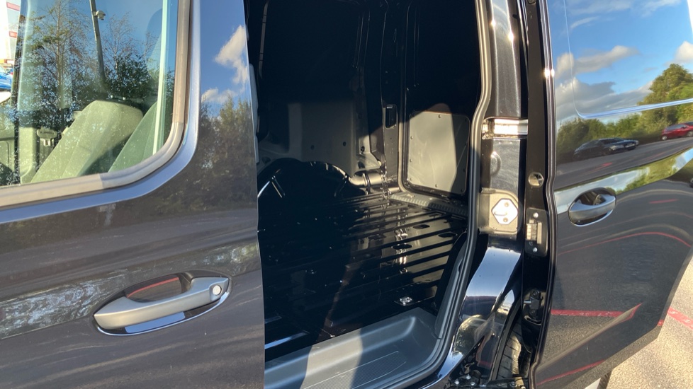 Ford Transit Connect 240 L1 Petrol 1.5 EcoBoost PHEV 150 Trend Van Auto - Image 5