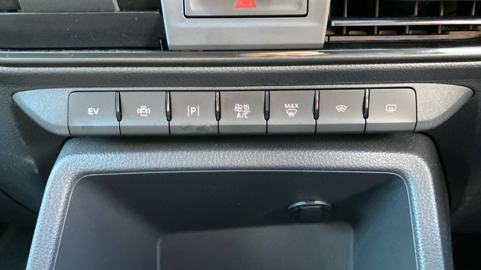 Ford Transit Connect 240 L1 Petrol 1.5 EcoBoost PHEV 150 Trend Van Auto - Image 30