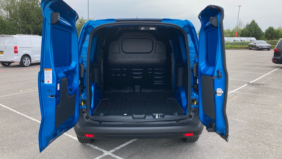Ford Transit Courier E-Transit Courier 100kW 43kWh Trend Van Auto - Image 3