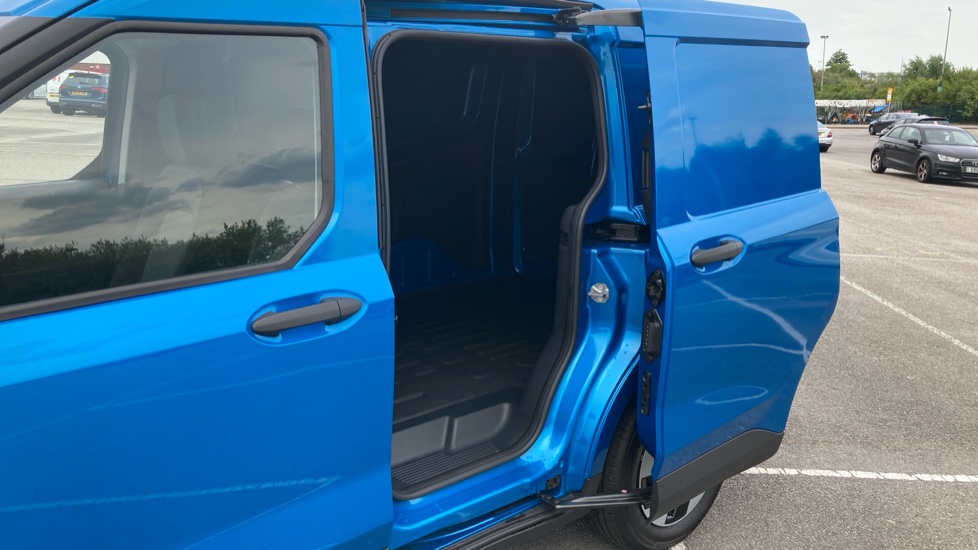 Ford Transit Courier E-Transit Courier 100kW 43kWh Trend Van Auto - Image 5