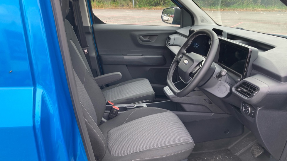 Ford Transit Courier E-Transit Courier 100kW 43kWh Trend Van Auto - Image 6
