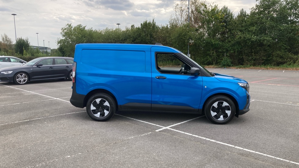 Ford Transit Courier E-Transit Courier 100kW 43kWh Trend Van Auto - Image 9