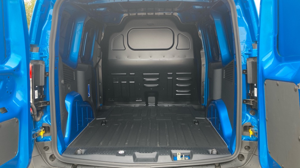 Ford Transit Courier E-Transit Courier 100kW 43kWh Trend Van Auto - Image 12