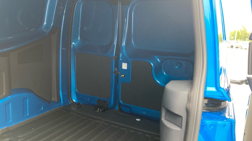 Ford Transit Courier E-Transit Courier 100kW 43kWh Trend Van Auto - Image 14
