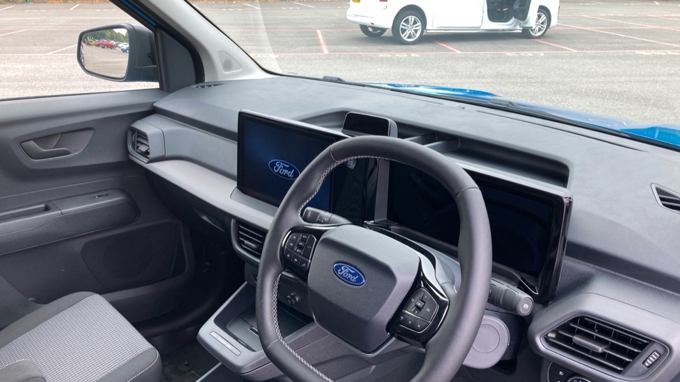 Ford Transit Courier E-Transit Courier 100kW 43kWh Trend Van Auto - Image 16