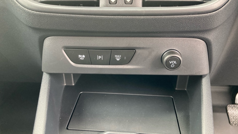 Ford Transit Courier E-Transit Courier 100kW 43kWh Trend Van Auto - Image 25