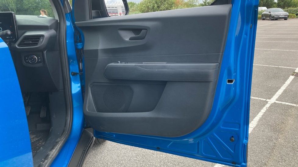Ford Transit Courier E-Transit Courier 100kW 43kWh Trend Van Auto - Image 33