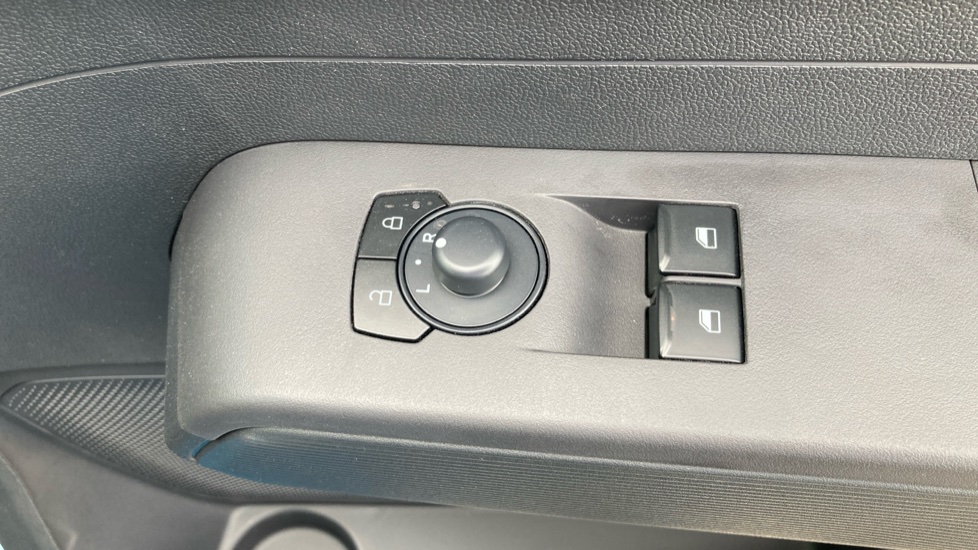 Ford Transit Courier E-Transit Courier 100kW 43kWh Trend Van Auto - Image 34