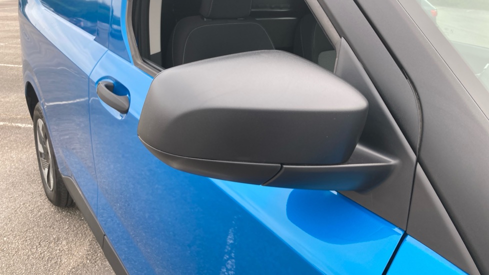 Ford Transit Courier E-Transit Courier 100kW 43kWh Trend Van Auto - Image 35