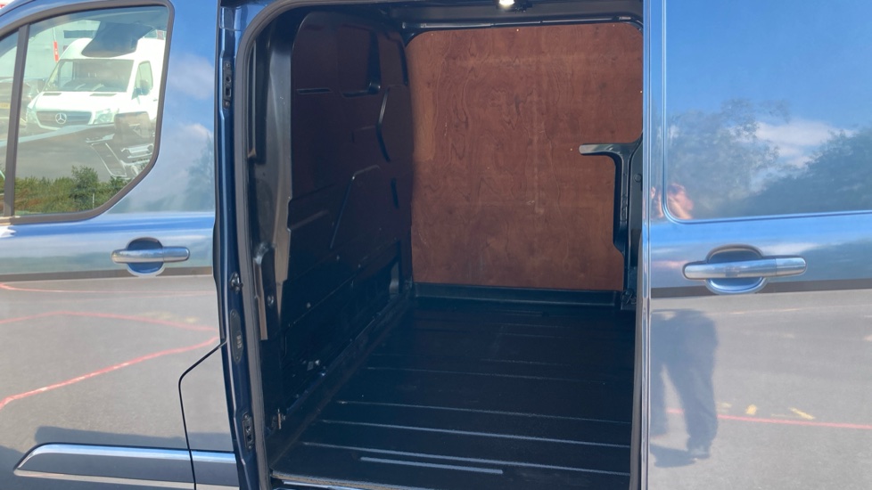 Ford Transit Custom 290 L1 Diesel Fwd 2.0 EcoBlue 185ps Low Roof Sport Van - Image 5