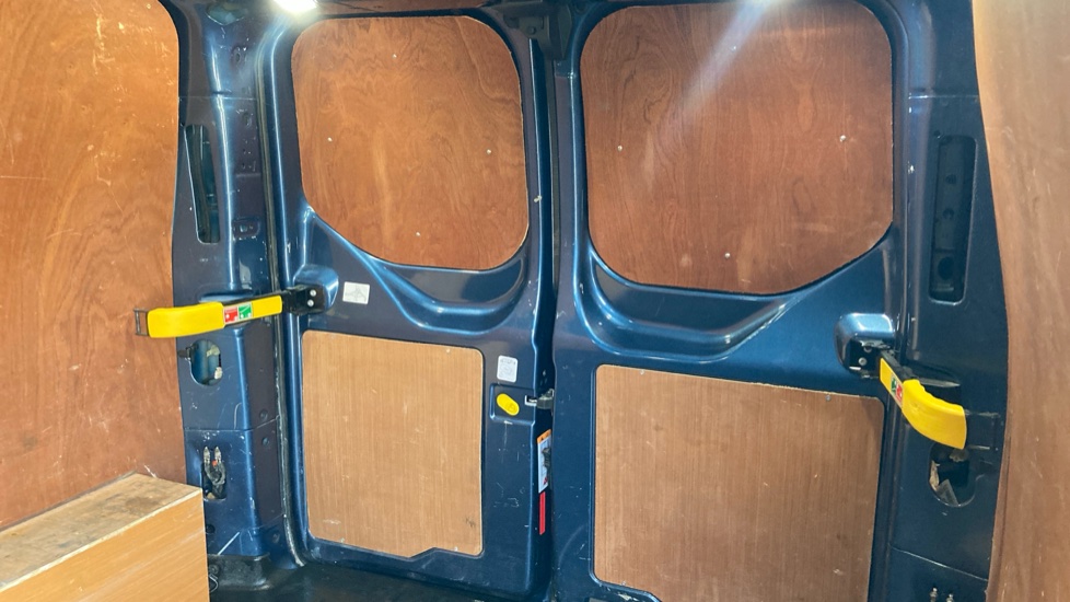 Ford Transit Custom 290 L1 Diesel Fwd 2.0 EcoBlue 185ps Low Roof Sport Van - Image 14