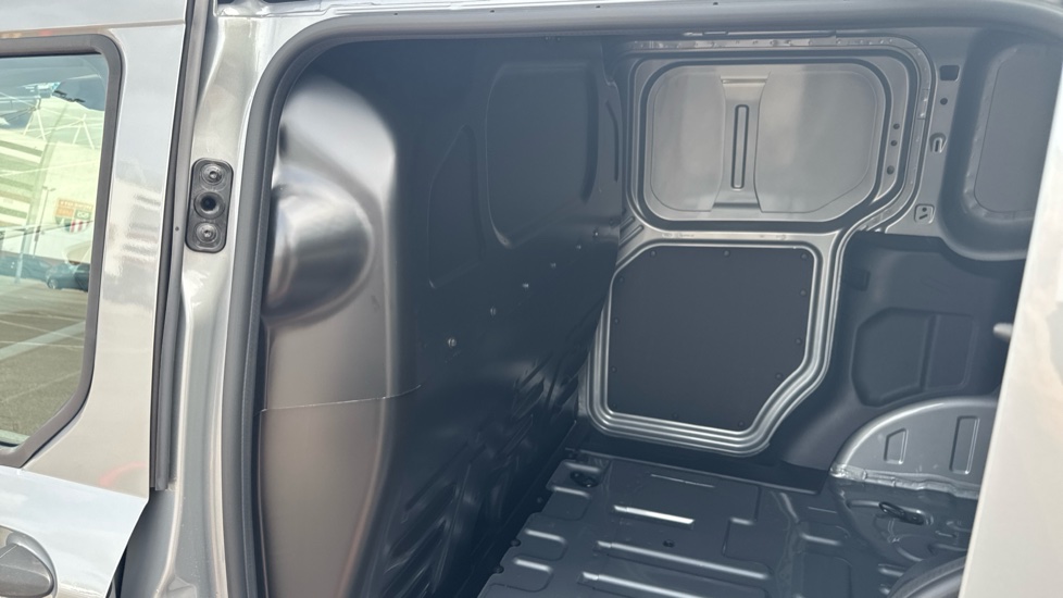 Ford Transit Courier Petrol 1.0 EcoBoost 125ps Trend Van Auto - Image 18