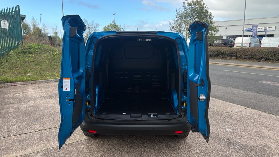 Ford Transit Courier E-Transit Courier 100kW 43kWh Trend Van Auto - Image 3