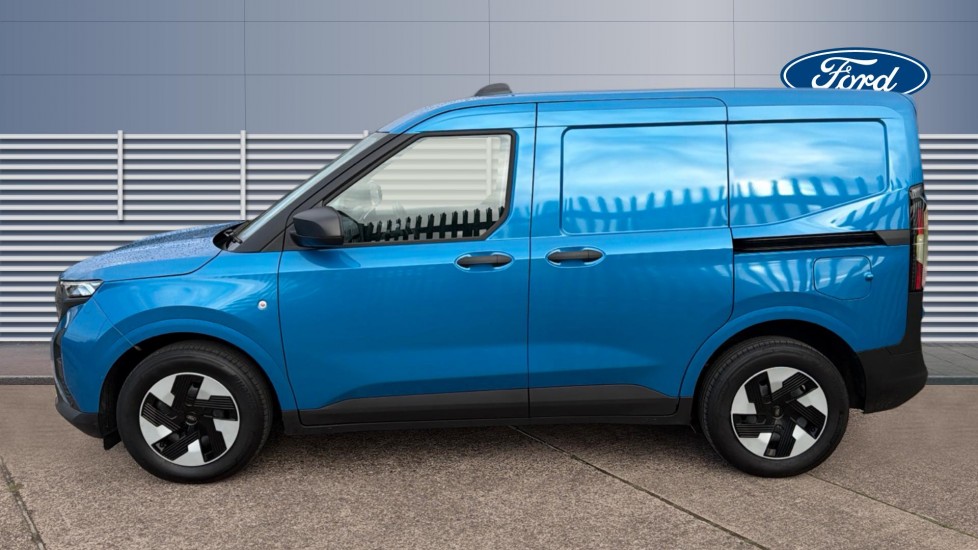Ford Transit Courier E-Transit Courier 100kW 43kWh Trend Van Auto - Image 4