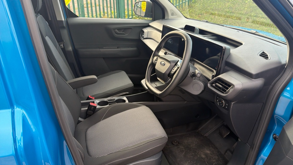 Ford Transit Courier E-Transit Courier 100kW 43kWh Trend Van Auto - Image 6