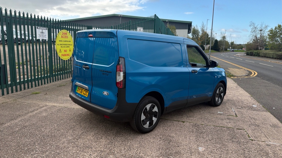 Ford Transit Courier E-Transit Courier 100kW 43kWh Trend Van Auto - Image 10