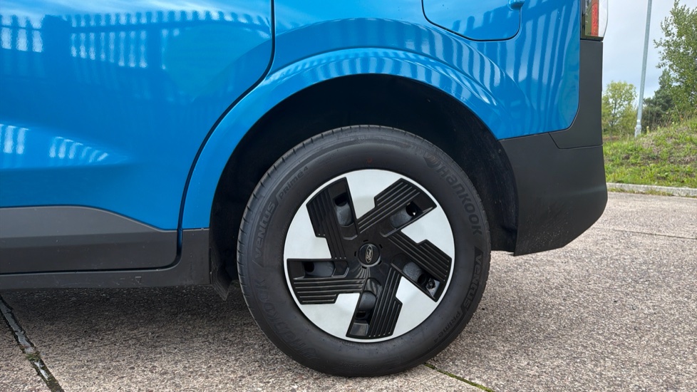 Ford Transit Courier E-Transit Courier 100kW 43kWh Trend Van Auto - Image 17