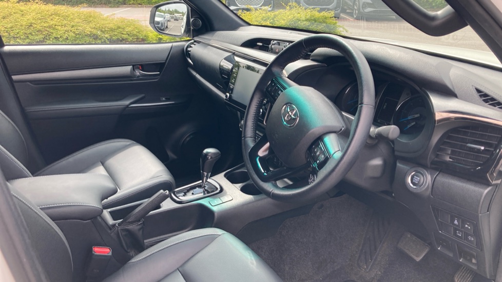 Toyota Hilux Diesel Invincible X D/Cab Pick Up 2.8 D-4D Auto - Image 6