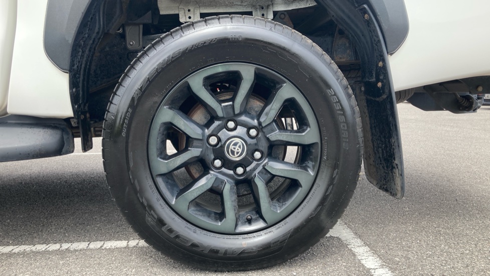 Toyota Hilux Diesel Invincible X D/Cab Pick Up 2.8 D-4D Auto - Image 17