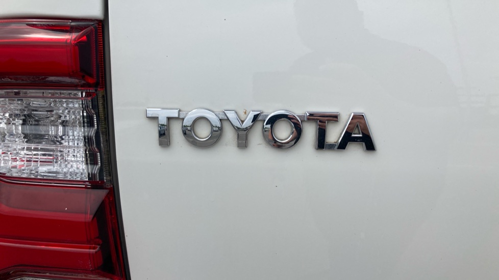 Toyota Hilux Diesel Invincible X D/Cab Pick Up 2.8 D-4D Auto - Image 21