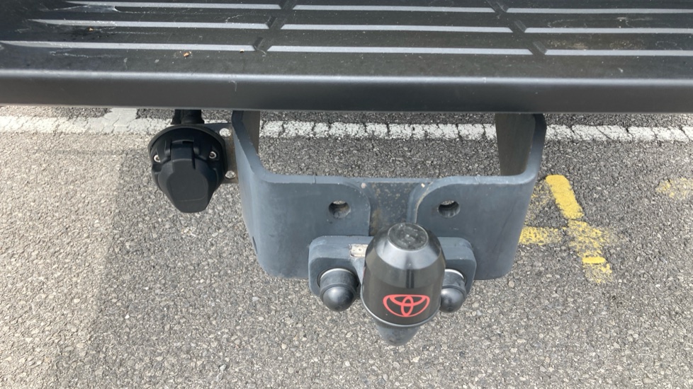 Toyota Hilux Diesel Invincible X D/Cab Pick Up 2.8 D-4D Auto - Image 25