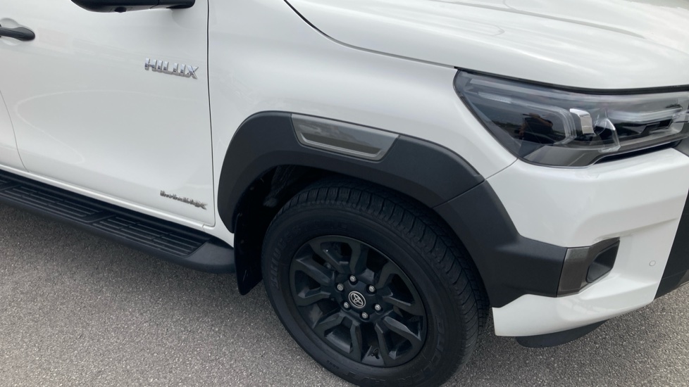 Toyota Hilux Diesel Invincible X D/Cab Pick Up 2.8 D-4D Auto - Image 31