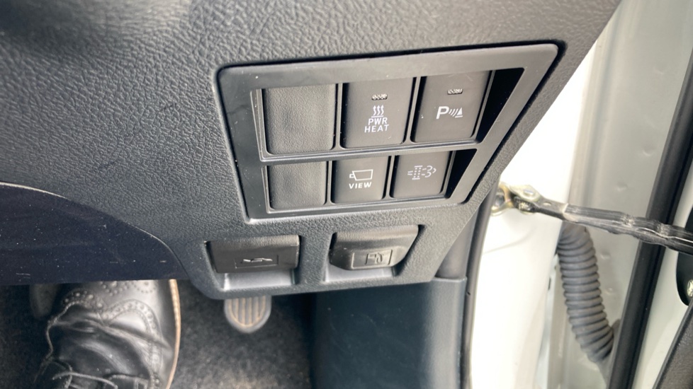Toyota Hilux Diesel Invincible X D/Cab Pick Up 2.8 D-4D Auto - Image 40
