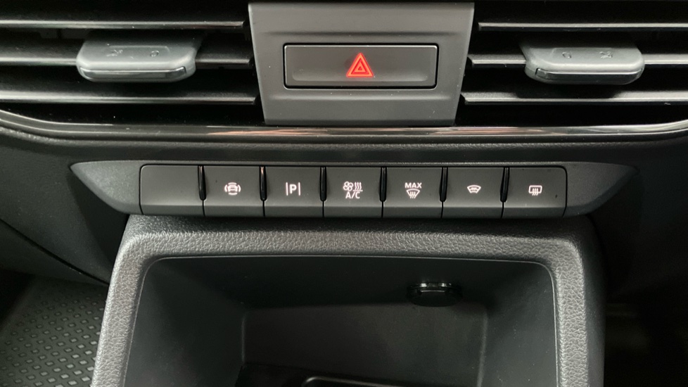Ford Transit Connect 240 L2 Diesel 2.0 EcoBlue 122ps Trend Van Auto - Image 30