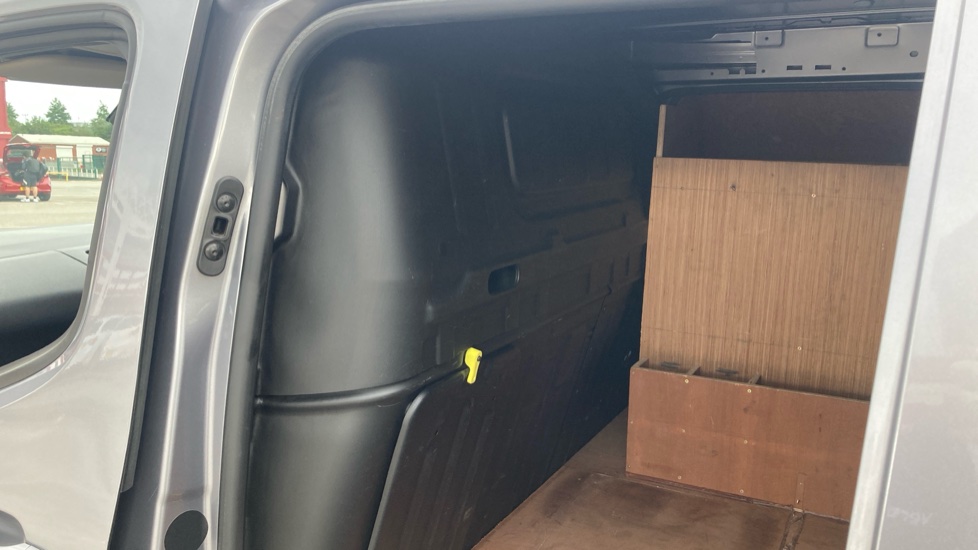 Citroen Berlingo Xl Diesel 1.5 BlueHDi 950Kg Driver Pro 130ps EAT8 [S/S] - Image 18