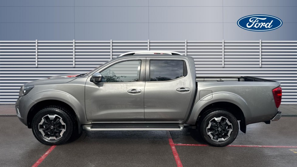 Nissan Navara Diesel Double Cab Pick Up Tekna 2.3dCi 190 TT 4WD - Image 4