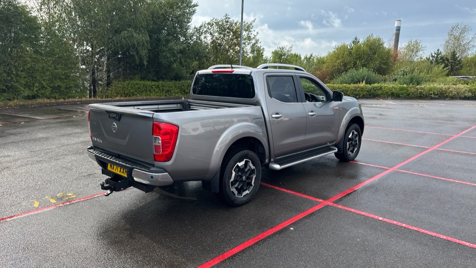 Nissan Navara Diesel Double Cab Pick Up Tekna 2.3dCi 190 TT 4WD - Image 10