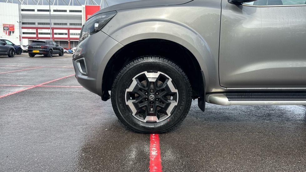 Nissan Navara Diesel Double Cab Pick Up Tekna 2.3dCi 190 TT 4WD - Image 17
