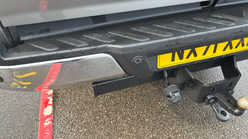 Nissan Navara Diesel Double Cab Pick Up Tekna 2.3dCi 190 TT 4WD - Image 23