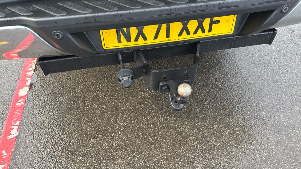 Nissan Navara Diesel Double Cab Pick Up Tekna 2.3dCi 190 TT 4WD - Image 24